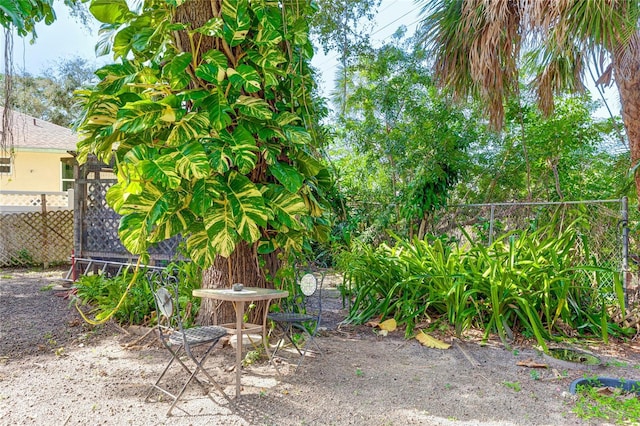 620 Burke Rd, Venice, FL 34293 - view of yard with fence