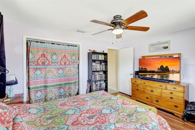 bedroom with visible vents, light wood-style flooring, and ceiling fan