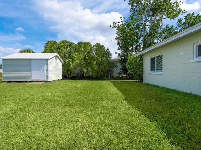 6116 Rodgers Ave, Sarasota, FL 34231 - view of yard featuring an outbuilding and a shed