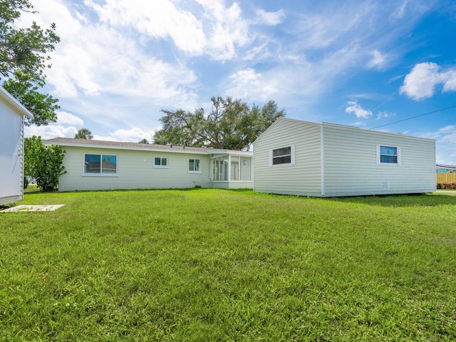 6116 Rodgers Ave, Sarasota, FL 34231 - back of property with a sunroom and a yard