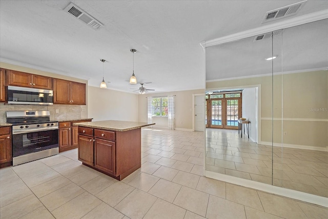 kitchen featuring ceiling fan, stainless steel appliances, open floor plan, and visible vents
