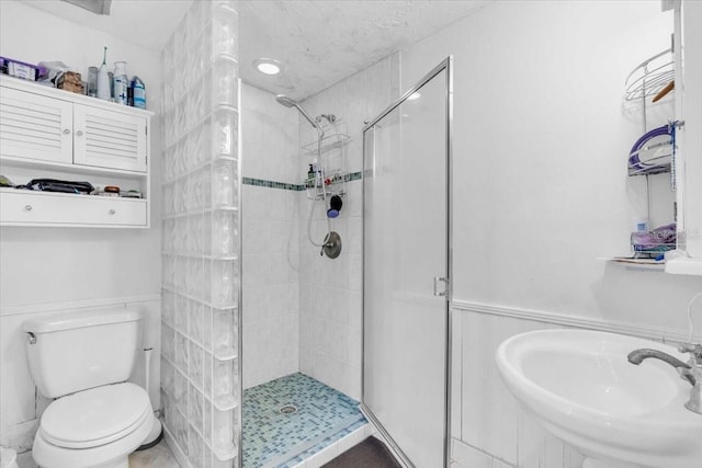 5012 Eastchester Dr, Sarasota, FL 34234 - bathroom featuring a sink, a shower stall, and toilet