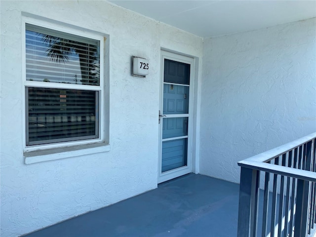 view of exterior entry featuring stucco siding