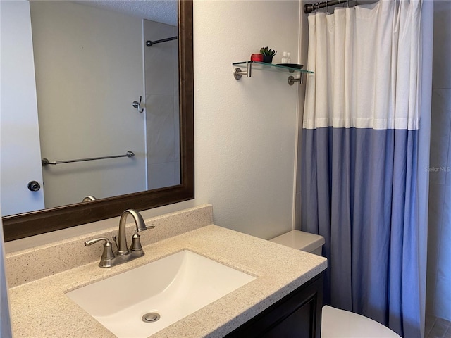 full bath featuring toilet, vanity, and a shower with shower curtain