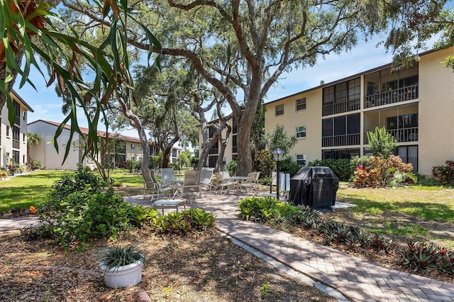 2280 Stickney Point Rd Unit 420, Sarasota, FL 34231 - surrounding community featuring a patio