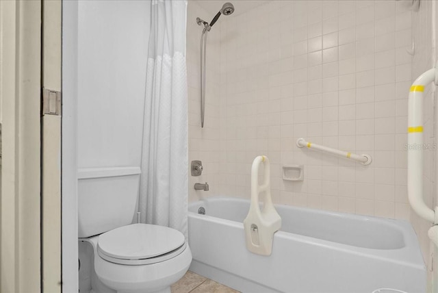 full bathroom featuring tile patterned floors, toilet, and shower / bath combo