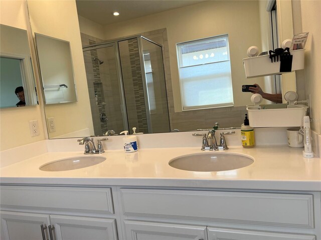 5521 Summit Gln, Bradenton, FL 34203 - full bath featuring a stall shower and double vanity