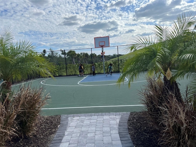 5521 Summit Gln, Bradenton, FL 34203 - view of basketball court featuring fence and community basketball court