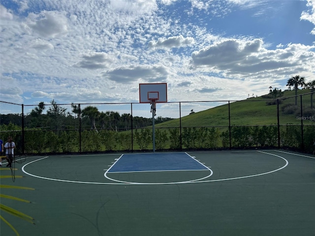 5521 Summit Gln, Bradenton, FL 34203 - view of sport court with community basketball court and fence