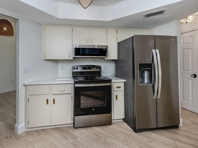 245 Woodingham Trl, Venice, FL 34292 - kitchen featuring appliances with stainless steel finishes, light countertops, light wood-style flooring, and baseboards