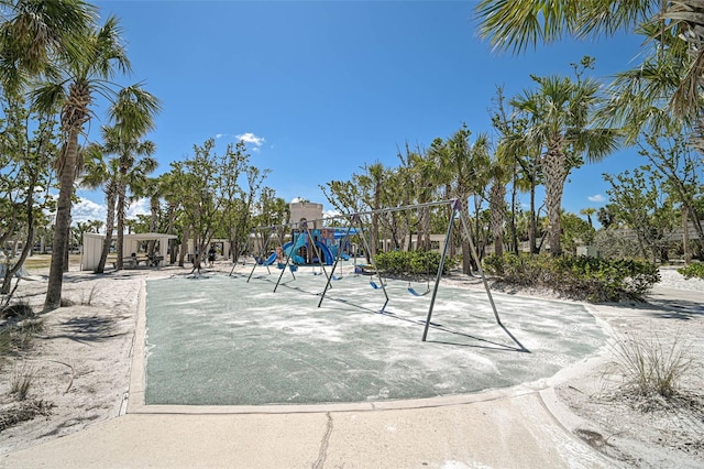 151 Vista Hermosa Cir Unit 31C, Sarasota, FL 34242 - view of community play area