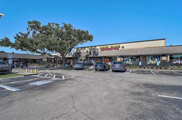151 Vista Hermosa Cir Unit 31C, Sarasota, FL 34242 - view of uncovered parking lot