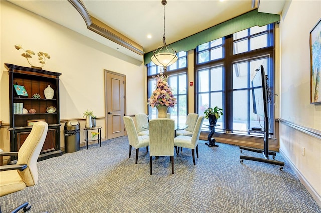 dining room with carpet floors, plenty of natural light, recessed lighting, a towering ceiling, and baseboards