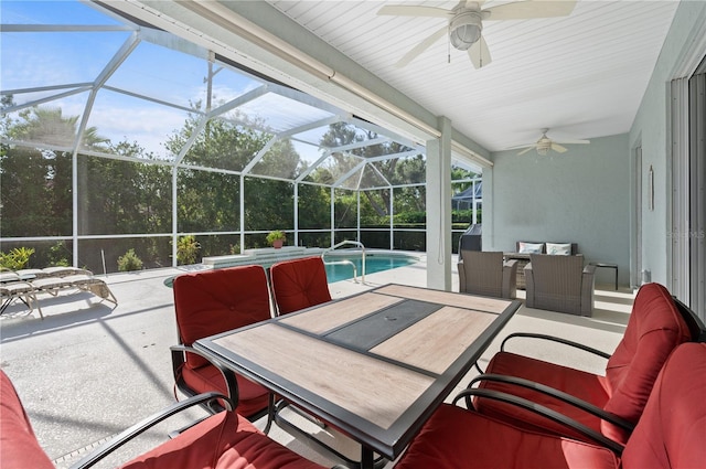 7424 Arrowhead Run, Lakewood Ranch, FL 34202 - view of patio with outdoor dining area, ceiling fan, an outdoor pool, and a lanai