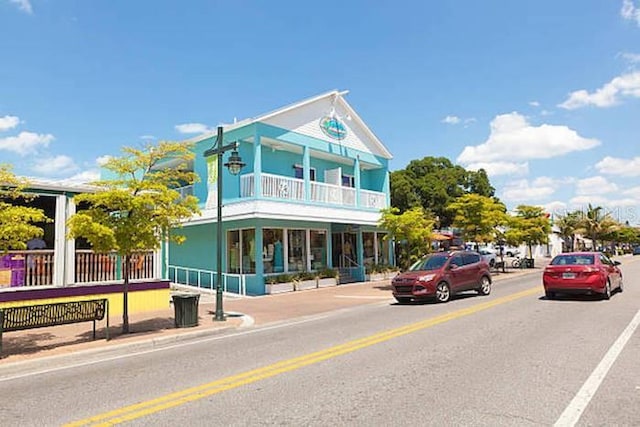 view of front of home featuring a balcony
