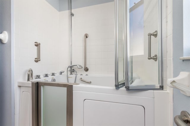 4063 Westbourne Cir, Sarasota, FL 34238 - view of clothes washing area