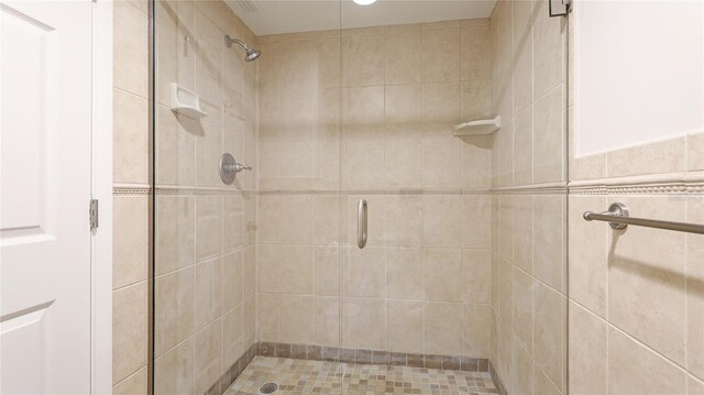 1212 Benjamin Franklin Dr Unit 909, Sarasota, FL 34236 - full bath featuring a stall shower