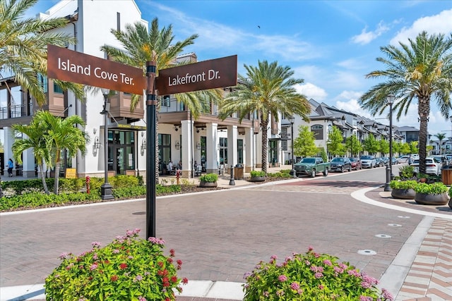 view of property's community featuring a residential view
