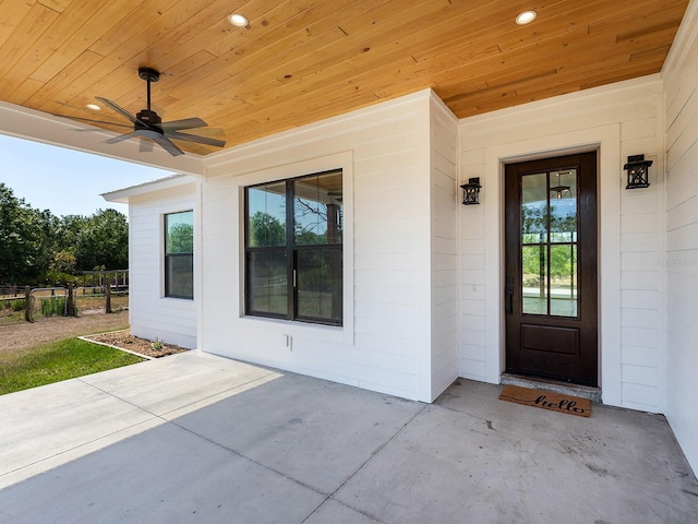 entrance to property with ceiling fan