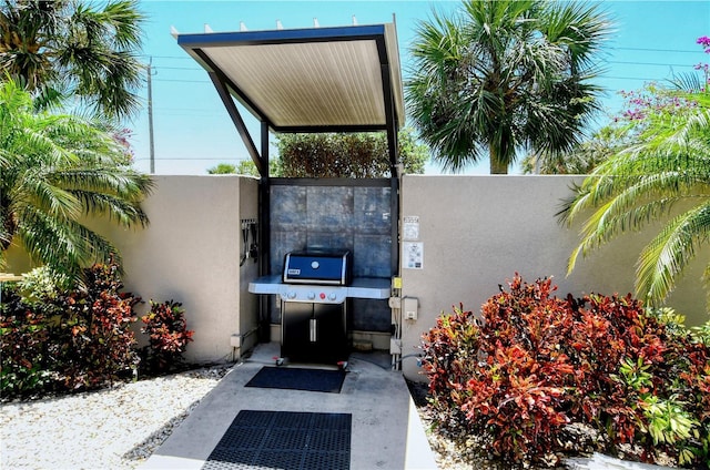 1159 Lake House Cir Unit C120, Sarasota, FL 34242 - view of patio with area for grilling