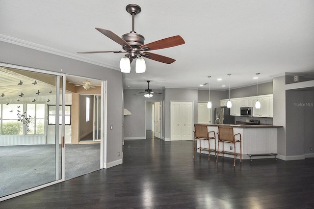 living room featuring a ceiling fan, recessed lighting, baseboards, ornamental molding, and dark wood-style floors