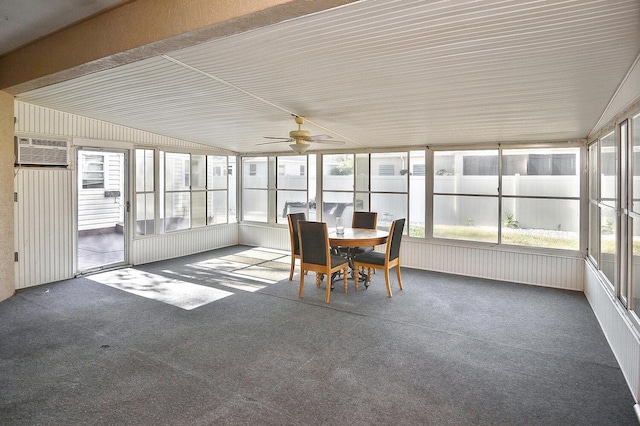 sunroom / solarium featuring a wall mounted air conditioner, a ceiling fan, and outdoor dining space