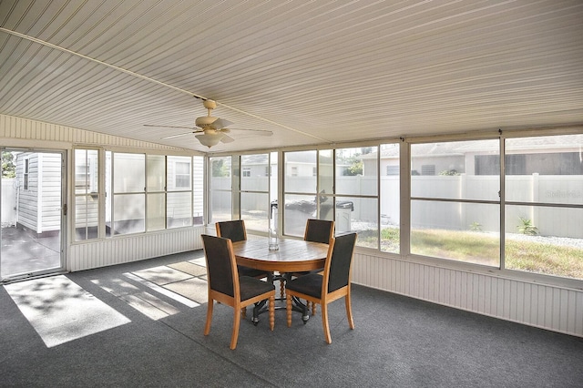 sunroom / solarium featuring outdoor dining area and ceiling fan