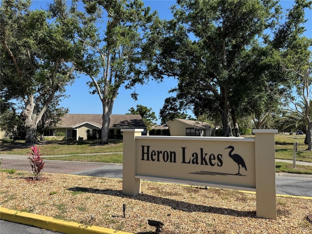 view of community / neighborhood sign