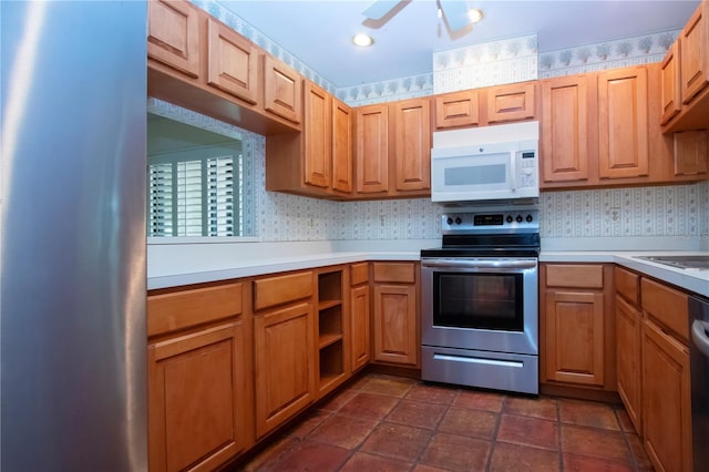 4812 Kestral Park Cir Unit 20, Sarasota, FL 34231 - kitchen featuring ceiling fan, light countertops, appliances with stainless steel finishes, and wallpapered walls