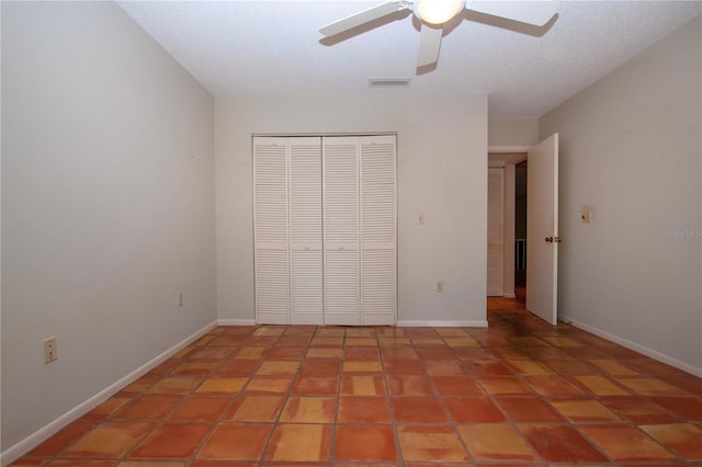 4812 Kestral Park Cir Unit 20, Sarasota, FL 34231 - unfurnished bedroom featuring baseboards, a closet, visible vents, and a ceiling fan