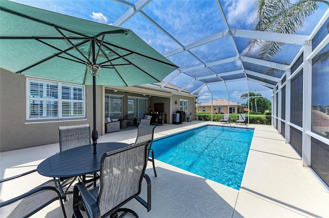 13167 Fernando St, Venice, FL 34293 - swimming pool with a patio area and glass enclosure