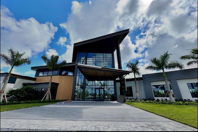 10171 Milky Way Cir, Sarasota, FL 34241 - contemporary home featuring decorative driveway and a front yard