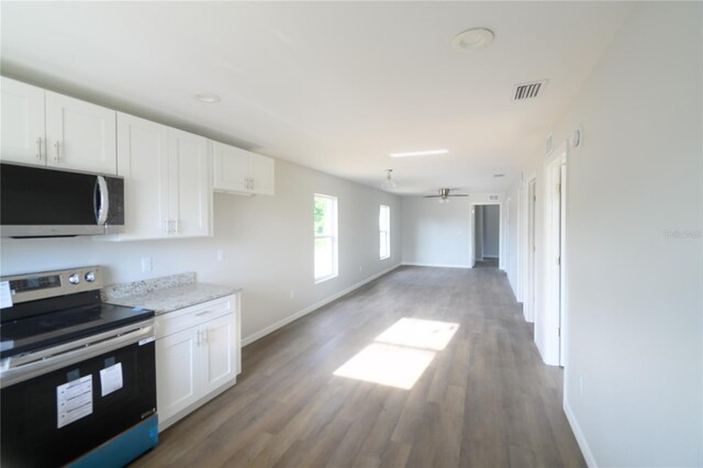 1208 SE Mills Ave, Arcadia, FL 34266 - kitchen featuring stainless steel appliances, baseboards, white cabinetry, light wood-type flooring, and recessed lighting