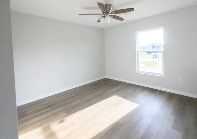 1208 SE Mills Ave, Arcadia, FL 34266 - spare room featuring dark wood-type flooring, baseboards, and a ceiling fan