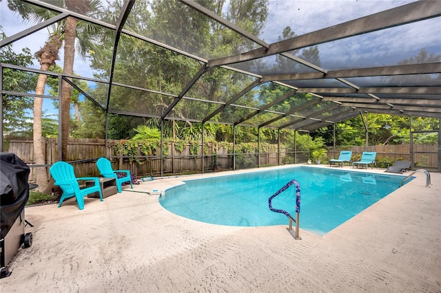 2726 Knoll St E, Palm Harbor, FL 34683 - view of swimming pool featuring a patio area, a fenced backyard, and glass enclosure