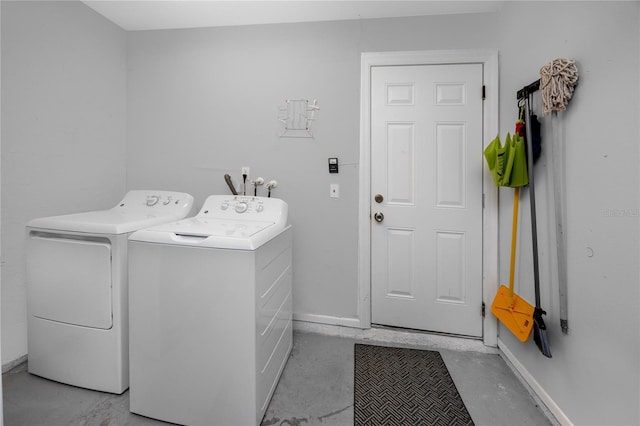2726 Knoll St E, Palm Harbor, FL 34683 - laundry room featuring washer and clothes dryer and baseboards