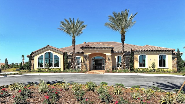 view of front facade featuring stucco siding and a tile roof