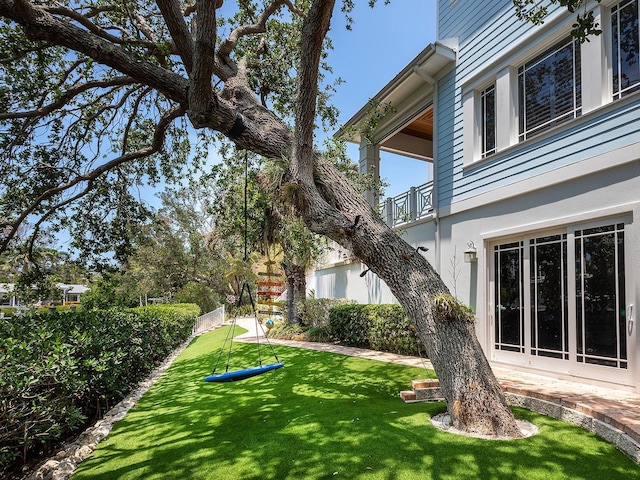 5132 Jungle Plum Rd, Sarasota, FL 34242 - view of grassy yard featuring a balcony