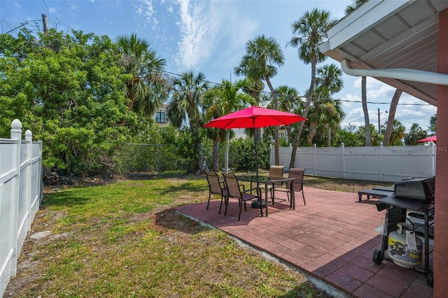 view of yard featuring a patio and outdoor dining area
