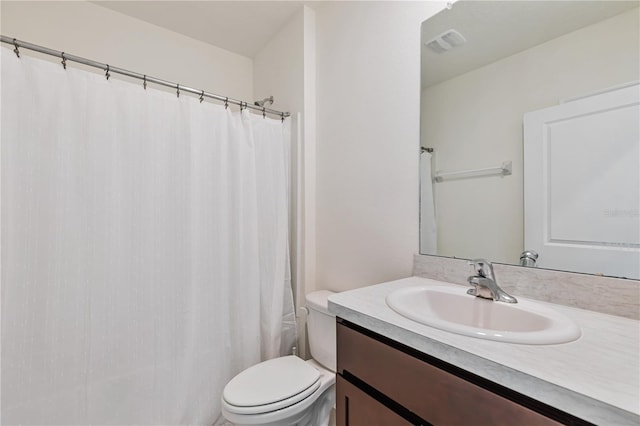 full bathroom featuring toilet, vanity, and a shower with curtain