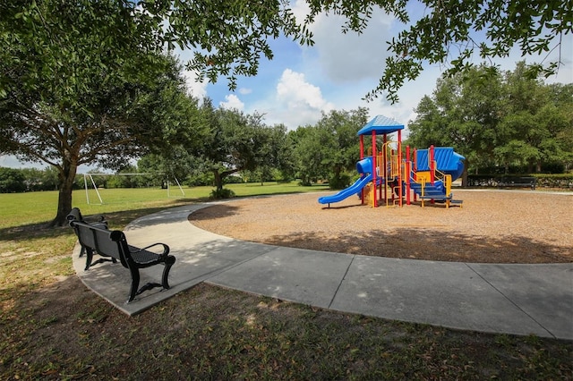 6470 Indigo Bunting Pl, Lakewood Ranch, FL 34202 - community play area featuring a yard