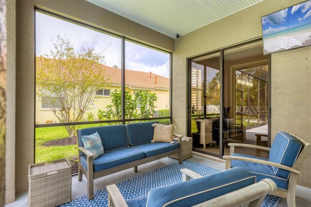 6470 Indigo Bunting Pl, Lakewood Ranch, FL 34202 - sunroom with an outdoor hangout area
