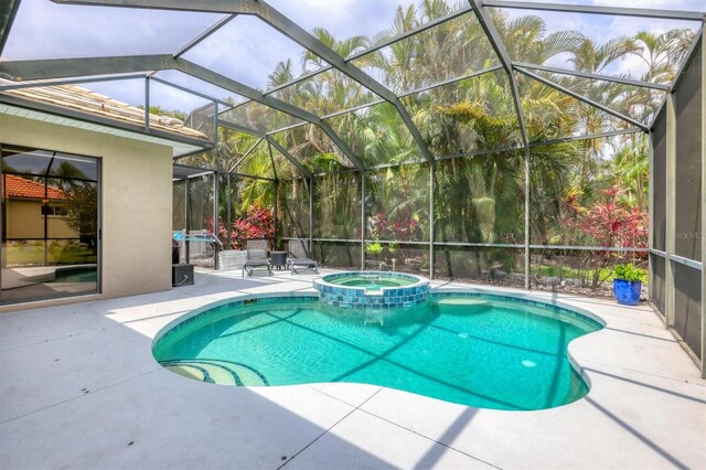 6470 Indigo Bunting Pl, Lakewood Ranch, FL 34202 - view of swimming pool with a patio area, a pool with connected hot tub, and a lanai