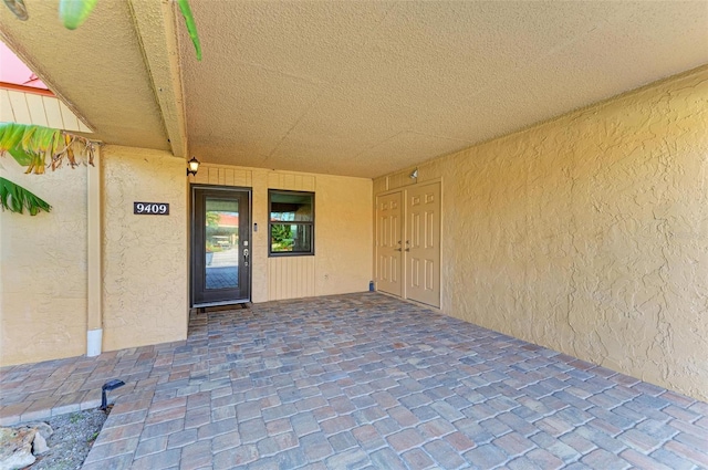 9409 Catalina Dr, Bradenton, FL 34210 - property entrance featuring stucco siding and a patio area