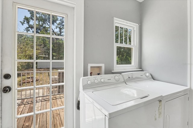 washroom featuring washing machine and clothes dryer