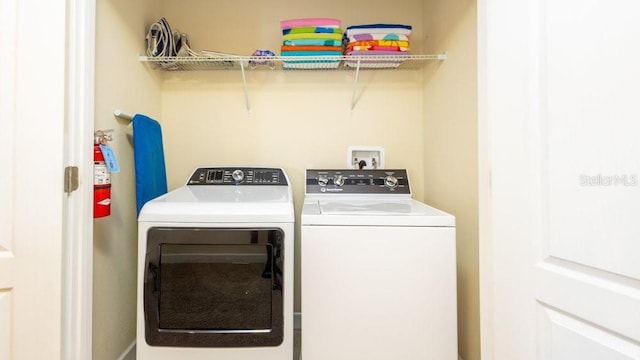 1450 Rolling Fairway Dr, Davenport, FL 33896 - laundry room with independent washer and dryer