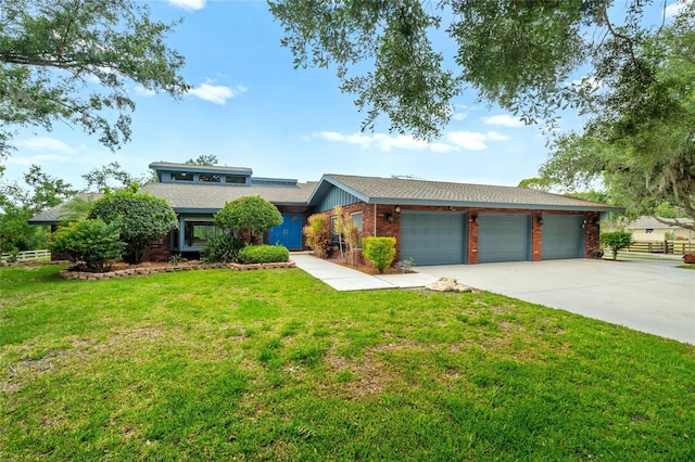 140 Cowpen Ln, Sarasota, FL 34240 - mid-century modern home with driveway and a shingled roof