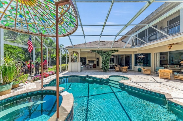 view of pool with ceiling fan, an outdoor hangout area, a patio, a pool with connected hot tub, and a lanai