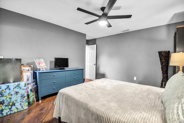 bedroom featuring dark wood-type flooring and a ceiling fan