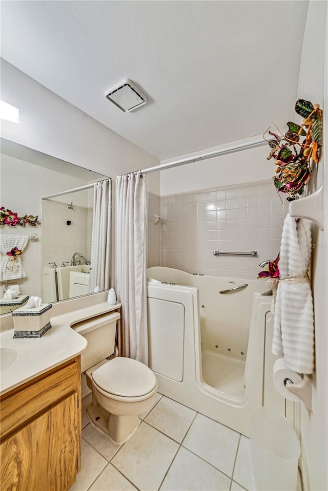 2607 Lancaster Dr Unit 35, Sun City Center, FL 33573 - full bath with tile patterned flooring, a jetted tub, vanity, a shower with shower curtain, and toilet